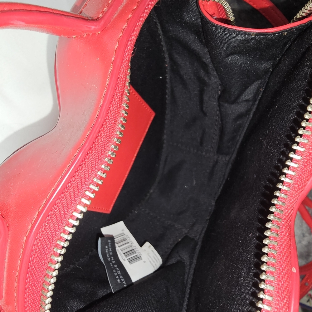 Marc Jacobs Heart Shaped purse - Picture 9 of 16